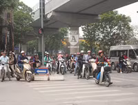 [Ảnh] Những hành vi vượt đèn đỏ, đi ngược chiều… cần xử lý thật nghiêm