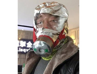 [ẢNH] Không thể nhịn cười với muôn kiểu khẩu trang tự chế siêu hài hước