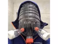 [ẢNH] Không thể nhịn cười với muôn kiểu khẩu trang tự chế siêu hài hước