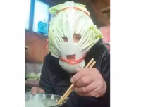 [ẢNH] Không thể nhịn cười với muôn kiểu khẩu trang tự chế siêu hài hước