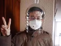 [ẢNH] Không thể nhịn cười với muôn kiểu khẩu trang tự chế siêu hài hước