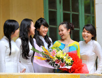 [ẢNH] Khác biệt thú vị giữa quà tặng 20-11 xưa và nay