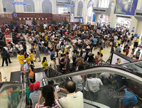 [ẢNH] Đông nghẹt du khách chen chân tắm biển tại Sầm Sơn và Hạ Long dịp nghỉ lễ