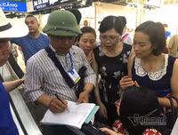 [ẢNH] Đông nghẹt du khách chen chân tắm biển tại Sầm Sơn và Hạ Long dịp nghỉ lễ