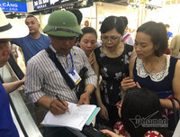 [ẢNH] Đông nghẹt du khách chen chân tắm biển tại Sầm Sơn và Hạ Long dịp nghỉ lễ