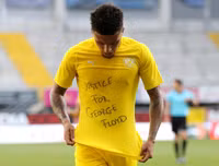 [ẢNH] Biểu tình phản đối phân biệt sắc tộc lan rộng ra nhiều quốc gia trên thế giới