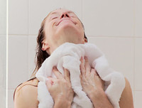 [ẢNH] Những nguy hiểm không ngờ từ việc tắm sai cách