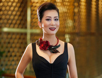 [ẢNH] Vẻ gợi cảm, quyến rũ khó tin của MC Nguyễn Cao Kỳ Duyên ở tuổi 55