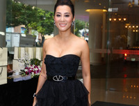 [ẢNH] Vẻ gợi cảm, quyến rũ khó tin của MC Nguyễn Cao Kỳ Duyên ở tuổi 55