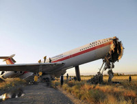 Hình ảnh thương tâm của vụ rơi máy bay Boeing 707 tại Iran