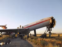 Hình ảnh thương tâm của vụ rơi máy bay Boeing 707 tại Iran