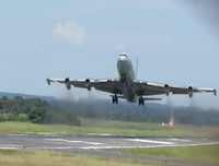 Hình ảnh thương tâm của vụ rơi máy bay Boeing 707 tại Iran