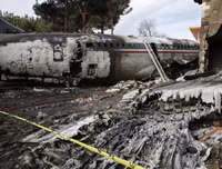 Hình ảnh thương tâm của vụ rơi máy bay Boeing 707 tại Iran