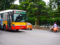 [Ảnh] Đi ngược chiều, lấn làn đường: Tiện việc mình, hại cho người