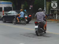 [Ảnh] Đi ngược chiều, lấn làn đường: Tiện việc mình, hại cho người