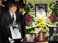 [ẢNH] Ngoài Sulli, bệnh trầm cảm từng 