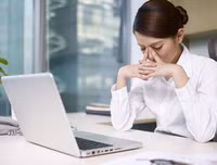 [ẢNH] Những mẹo vặt giúp đôi mắt của bạn luôn khỏe dù tiếp xúc với máy tính thường xuyên