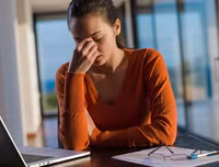 [ẢNH] Những mẹo vặt giúp đôi mắt của bạn luôn khỏe dù tiếp xúc với máy tính thường xuyên