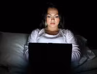 [ẢNH] Những mẹo vặt giúp đôi mắt của bạn luôn khỏe dù tiếp xúc với máy tính thường xuyên