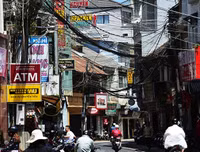 [ẢNH] Cận cảnh khu trung tâm Hòa Bình sắp bị phá bỏ của Đà Lạt xưa và nay