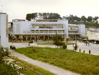 [ẢNH] Cận cảnh khu trung tâm Hòa Bình sắp bị phá bỏ của Đà Lạt xưa và nay