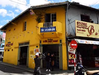 [ẢNH] Cận cảnh khu trung tâm Hòa Bình sắp bị phá bỏ của Đà Lạt xưa và nay