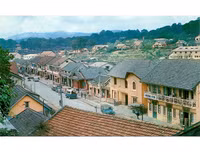 [ẢNH] Cận cảnh khu trung tâm Hòa Bình sắp bị phá bỏ của Đà Lạt xưa và nay