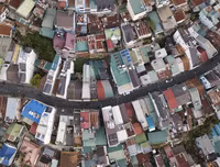 [ẢNH] Cận cảnh khu trung tâm Hòa Bình sắp bị phá bỏ của Đà Lạt xưa và nay