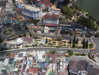 [ẢNH] Cận cảnh khu trung tâm Hòa Bình sắp bị phá bỏ của Đà Lạt xưa và nay