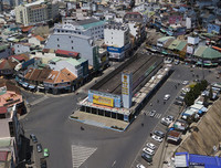 [ẢNH] Cận cảnh khu trung tâm Hòa Bình sắp bị phá bỏ của Đà Lạt xưa và nay