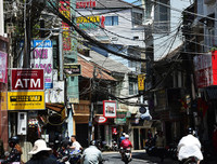 [ẢNH] Cận cảnh khu trung tâm Hòa Bình sắp bị phá bỏ của Đà Lạt xưa và nay