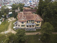 [ẢNH] Cận cảnh khu trung tâm Hòa Bình sắp bị phá bỏ của Đà Lạt xưa và nay