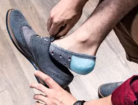 [ẢNH] Cách thoát chết trong gang tấc khi ô tô lao xuống nước