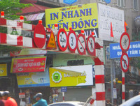 [Ảnh] Chiếc xe khách mắc kẹt trên cầu vượt Thái Hà khiến nghìn người chôn chân