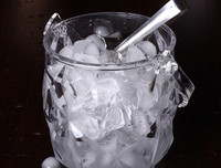 [ẢNH] Những công dụng bất ngờ ít biết của đá lạnh