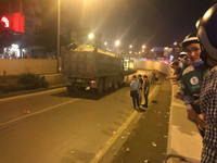 [ẢNH] Hiện trường ba vụ tai nạn giao thông liên tiếp ở Hà Nội trong đêm 22-4