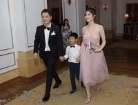 Những khoảnh khắc khó quên trong đám cưới của ca sĩ Lê Hiếu