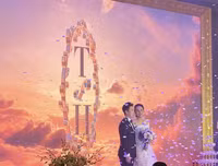 Những khoảnh khắc khó quên trong đám cưới của ca sĩ Lê Hiếu