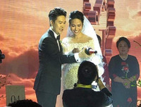 Những khoảnh khắc khó quên trong đám cưới của ca sĩ Lê Hiếu