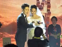 Những khoảnh khắc khó quên trong đám cưới của ca sĩ Lê Hiếu