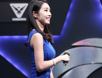 [ẢNH] Vợ kém 17 tuổi của tài tử 