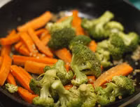 [ẢNH] Những kiểu ăn rau tưởng ngon bổ nhưng lại độc hại vô cùng