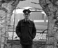 [ẢNH] Nhìn lại những hình ảnh ngày Bức tường Berlin cách đây 30 năm