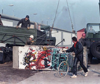 [ẢNH] Nhìn lại những hình ảnh ngày Bức tường Berlin cách đây 30 năm