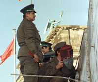 [ẢNH] Nhìn lại những hình ảnh ngày Bức tường Berlin cách đây 30 năm