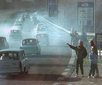 [ẢNH] Nhìn lại những hình ảnh ngày Bức tường Berlin cách đây 30 năm