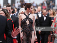 [ẢNH] Phản cảm loạt váy 