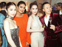 [ẢNH] Phản cảm loạt váy 