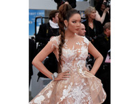 [ẢNH] Phản cảm loạt váy 