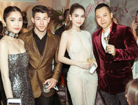 [ẢNH] Phản cảm loạt váy 